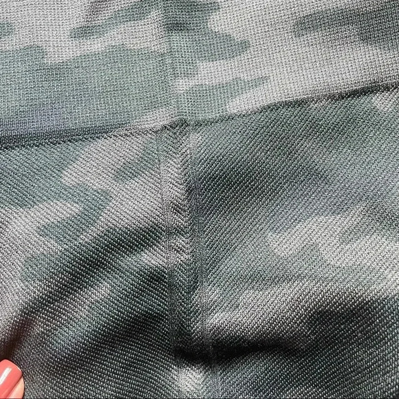 Spanx Seamless Camo Leggings - Picture 4 of 7